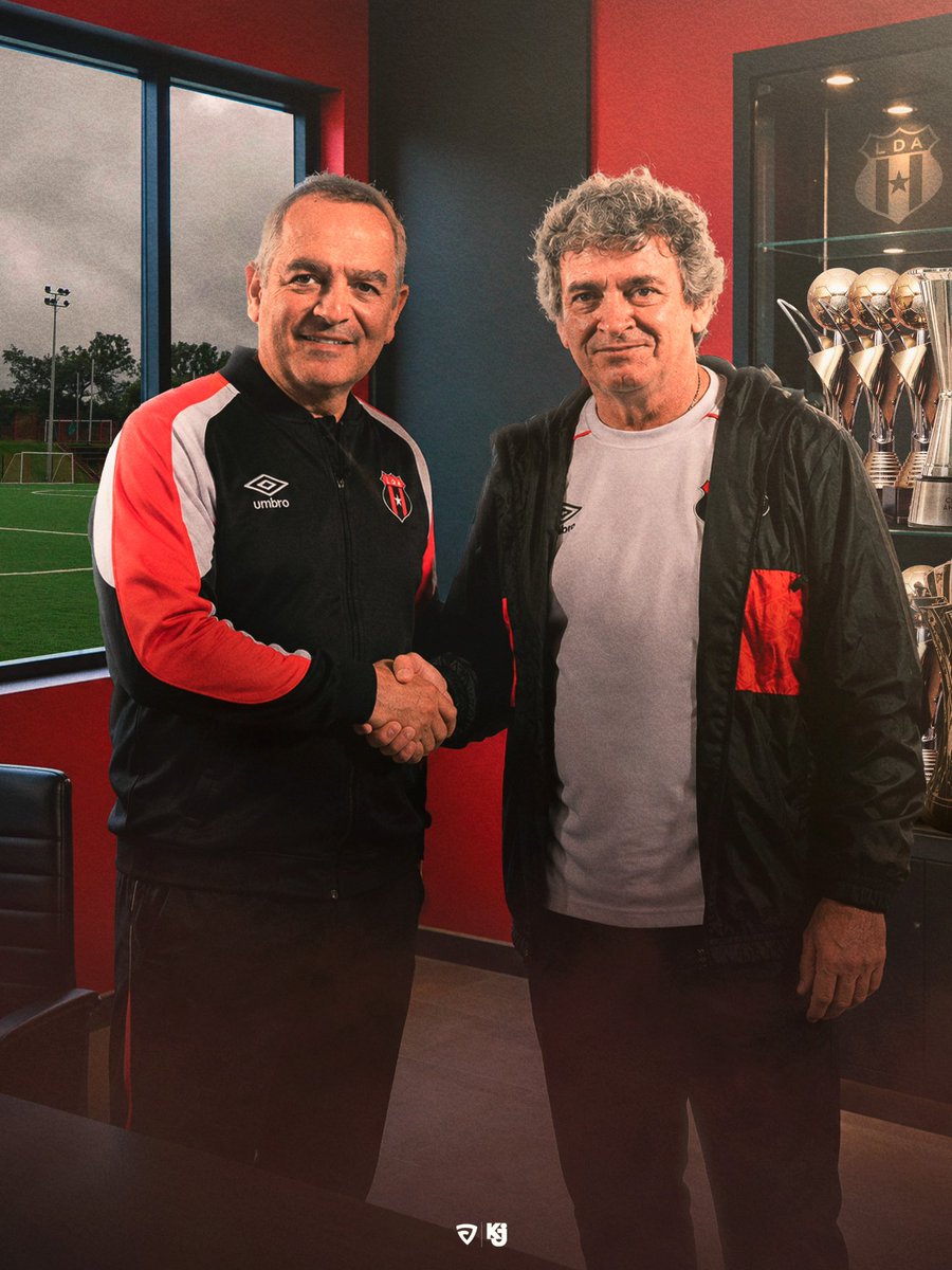 KevinJimenezCR's tweet photo. ¡Oscar “Machillo” Ramírez será el nuevo entrenador de Liga Deportiva Alajuelense! 

Están en detalles finales para su ligamen. 

❤️🖤🧨 https://t.co/tXetb7Em13