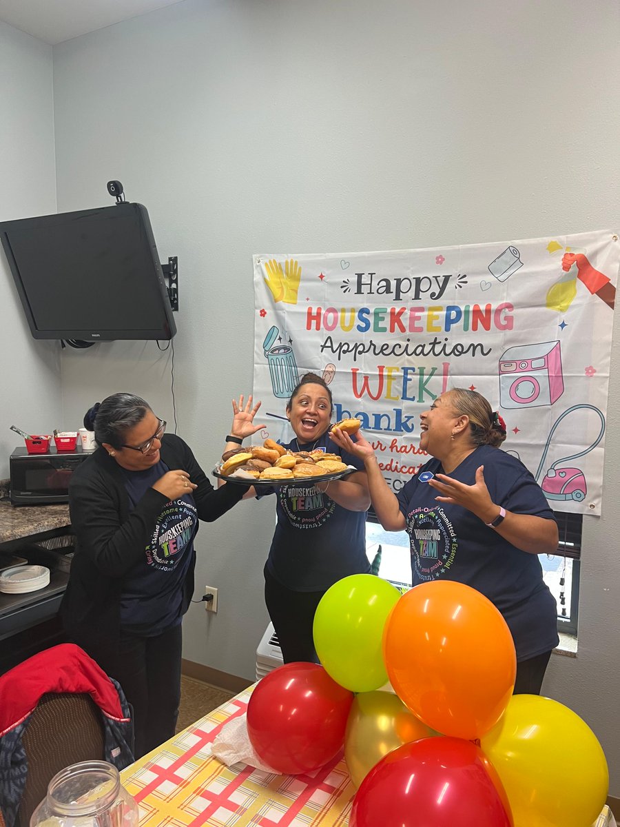 HamptonInnBLT's tweet photo. Donut know what we’d do without them! 🍩✨ Capping off Housekeeping Week with sweet treats for our September Dept of the Month! 💙  #hamptoninnbeloit #housekeepingweek #teamhampton #beloitwi #departmentofthemonth https://t.co/tMdrudkQf8