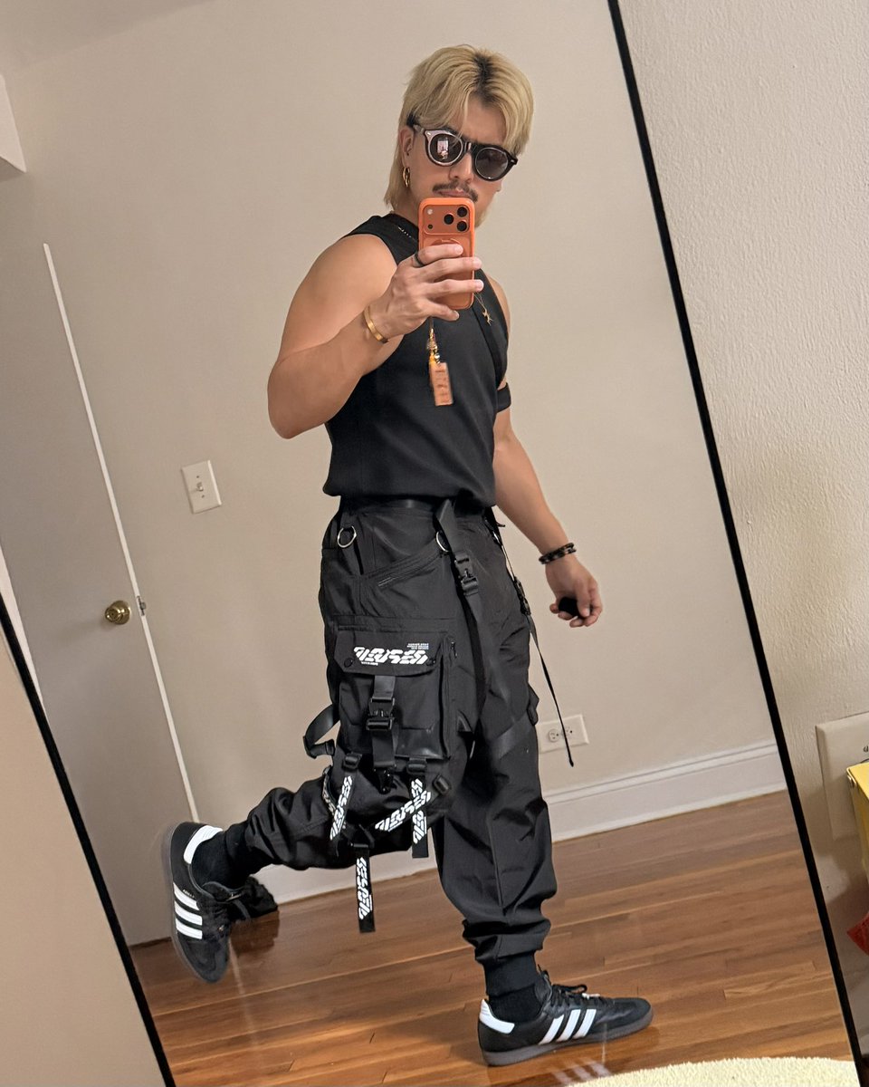 papicambur's tweet photo. Cool pants I bought in shibuya 😎 https://t.co/1lA4sSgKpv
