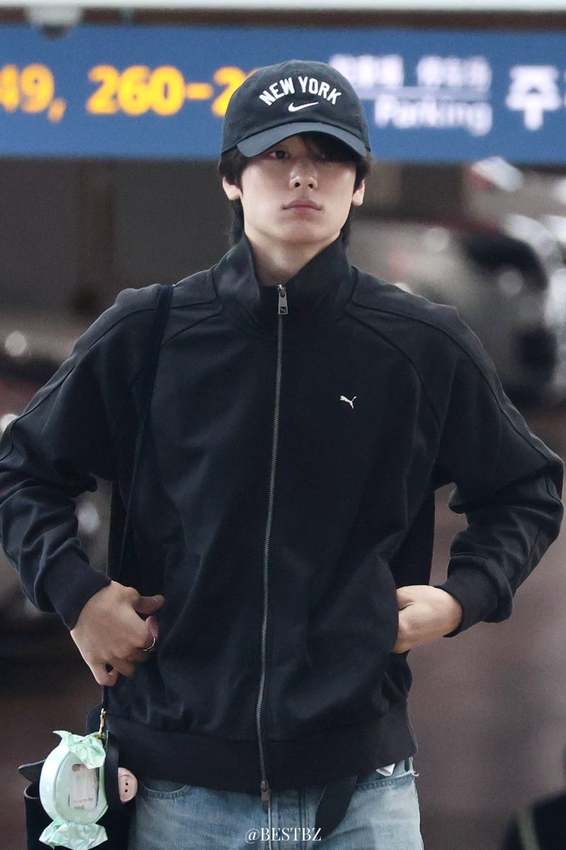 dailyljy's tweet photo. juyeon at incheon airport leaving for his 1st fanmeeting tour 'youth, by juyeon' in beijing 📸
 
#JUYEON #주연 #더보이즈 https://t.co/kNU437kA4E