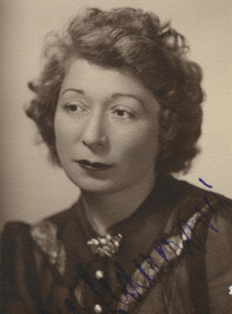 AuschwitzMuseum's tweet photo. 19 September 1896 | Czech Jewish woman, Marie Ledererová, was born in Prague.

She was deported to #Auschwitz from Theresienstadt ghetto on 9 October 1944. She did not survive.
--

Women at Auschwitz.
Lesson: https://t.co/geVMv4t6Vw
Podcast: https://t.co/g8mOp6eSNT https://t.co/RkGNqlkZke
