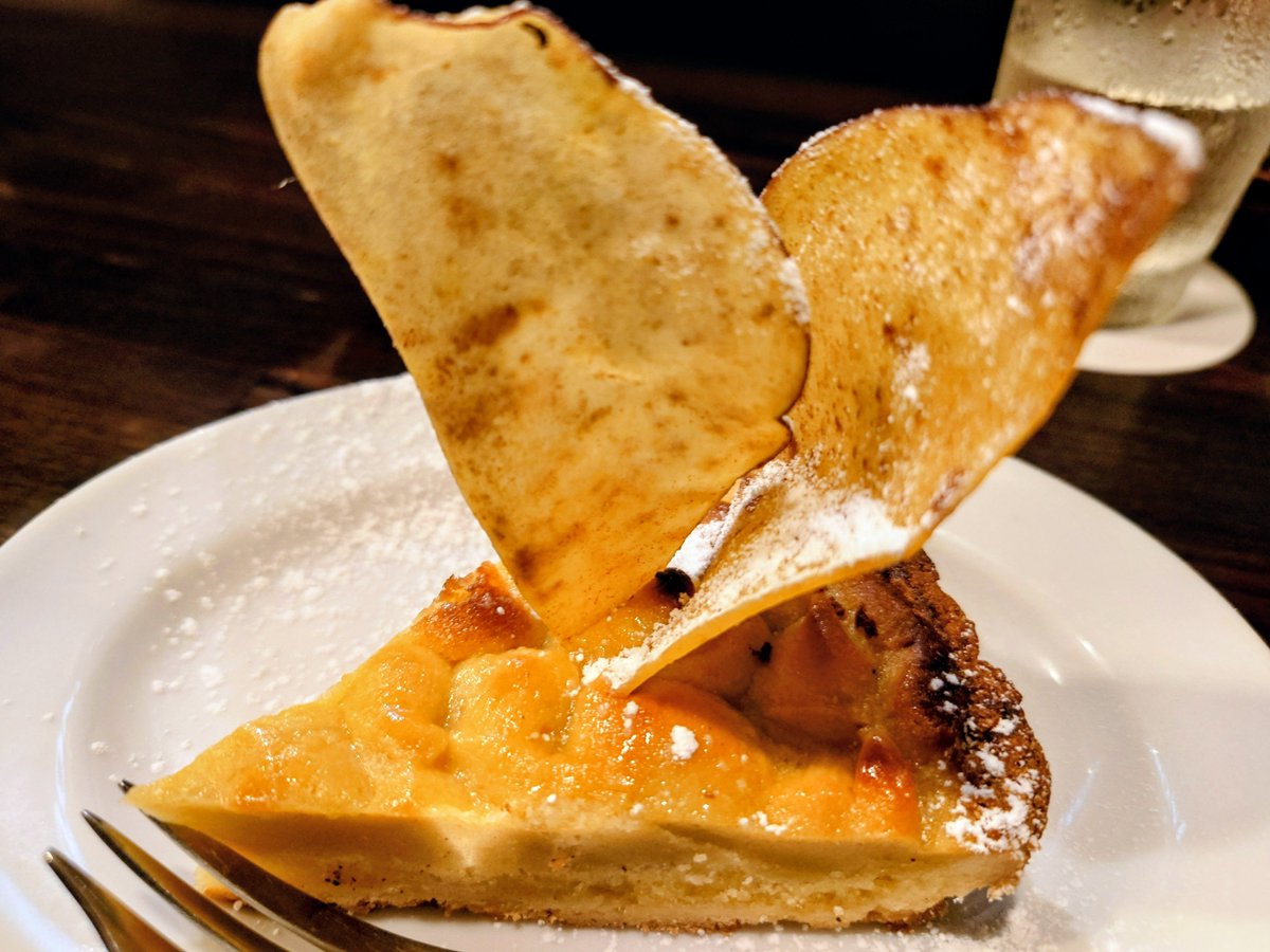 Fujino_SB's tweet photo. さつまいもの季節がきましたね(◍´꒳`◍)
今期、初いもはスイートポテトタルトでした
さつまいもチップが刺さってた
#ふじのごはん記録 https://t.co/JmH0FR2vPs