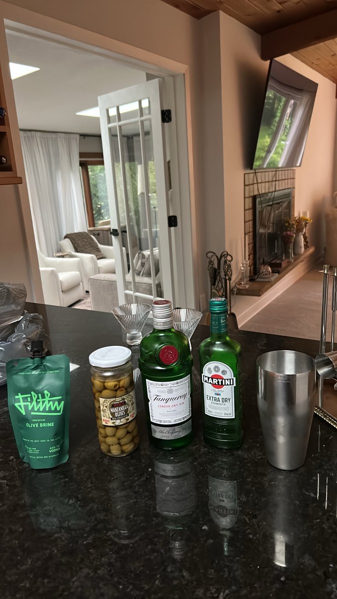 derekhuffington's tweet photo. Huff's home martini #dox https://t.co/GxyQX07q79