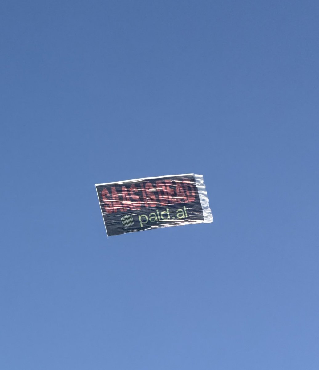 neethanwu's tweet photo. “SaaS is DEAD” 
San Francisco is different 🤣🤣🤣 https://t.co/MndpoPN60P