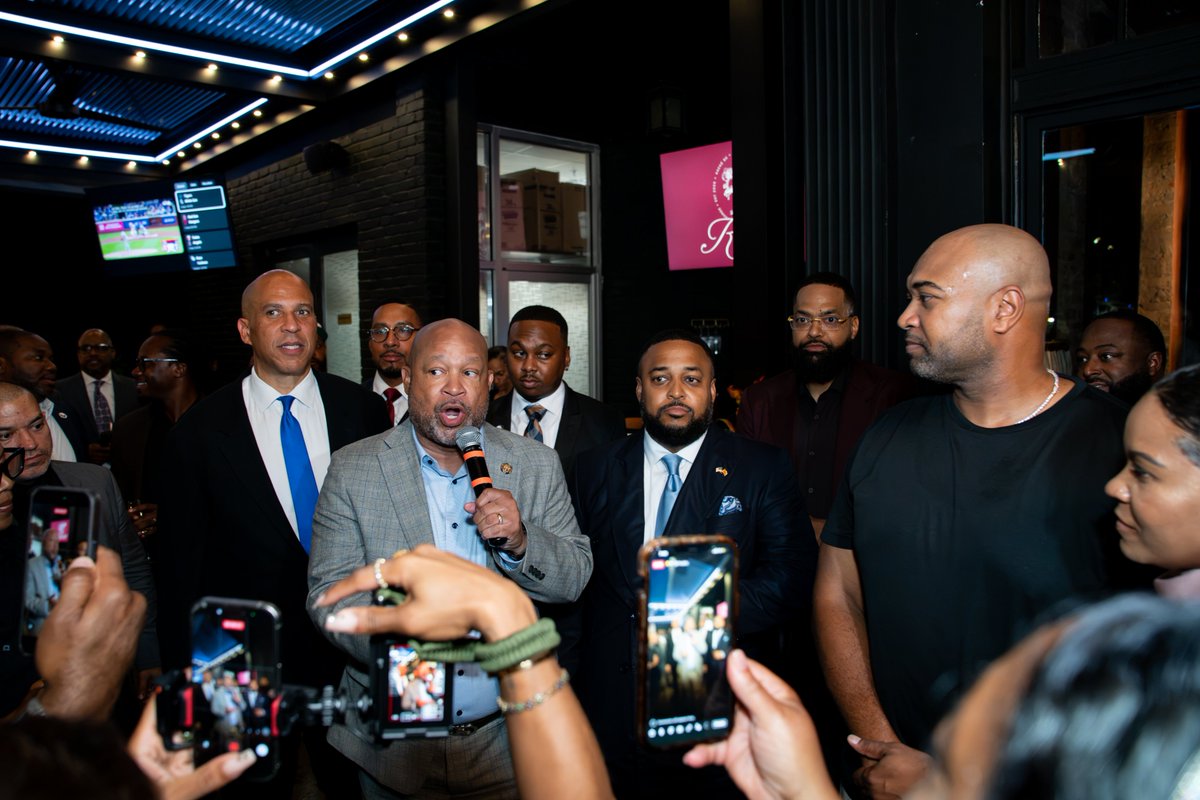 BenjieWimberly's tweet photo. We had a great Meet & Greet for @CoryBooker with @NickCharlesII @kachedc ! #CBC26 #TeamBooker https://t.co/2oUvzeyelC