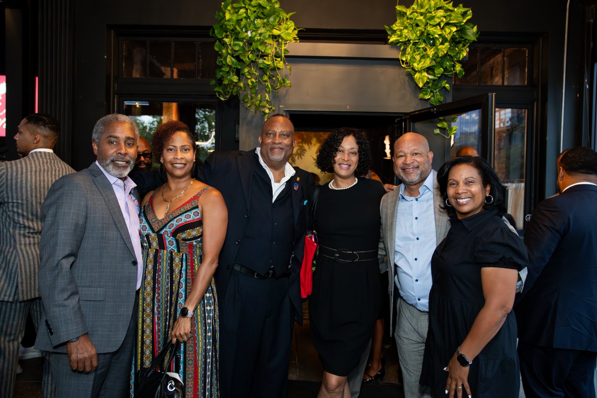 BenjieWimberly's tweet photo. We had a great Meet & Greet for @CoryBooker with @NickCharlesII @kachedc ! #CBC26 #TeamBooker https://t.co/2oUvzeyelC