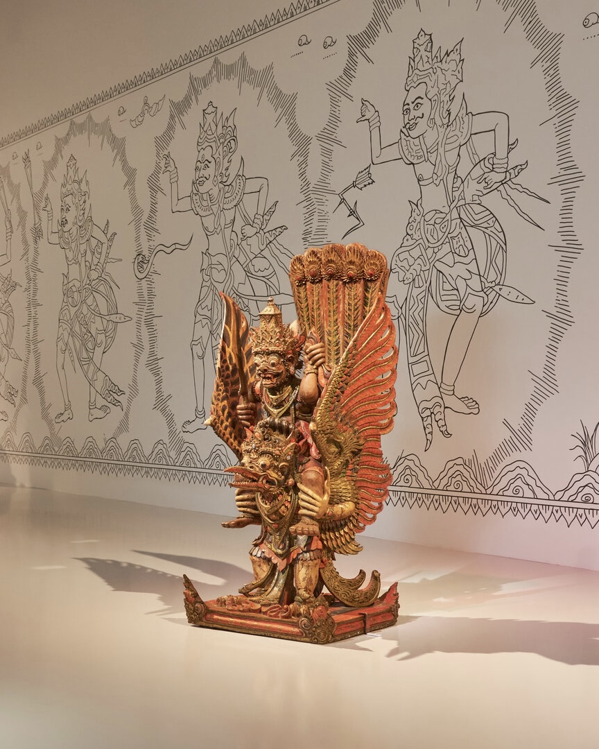 asianartmuseum's tweet photo. Legendary wings on full display. 🪽🎨
Get a glimpse inside "Garuda in Bali". Swipe to view these exquisite Balinese sculptures and paintings installed in the Hambrecht Gallery on our first floor.
https://t.co/QV4Tef33RN https://t.co/30azZkqP2d
