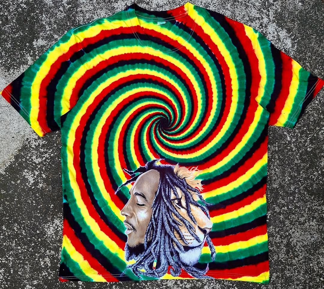 edceldgzmn's tweet photo. 24.5”inchs width (pit to pit)
31” inchs length (top shoulder to bottom)

. Thankyou and goodluck! ☺️❣️🌈

#thenorthsideco #tiedye #tiedyeshirt #tiedyetshirt #psychedelicart https://t.co/R8SU3xaLZm