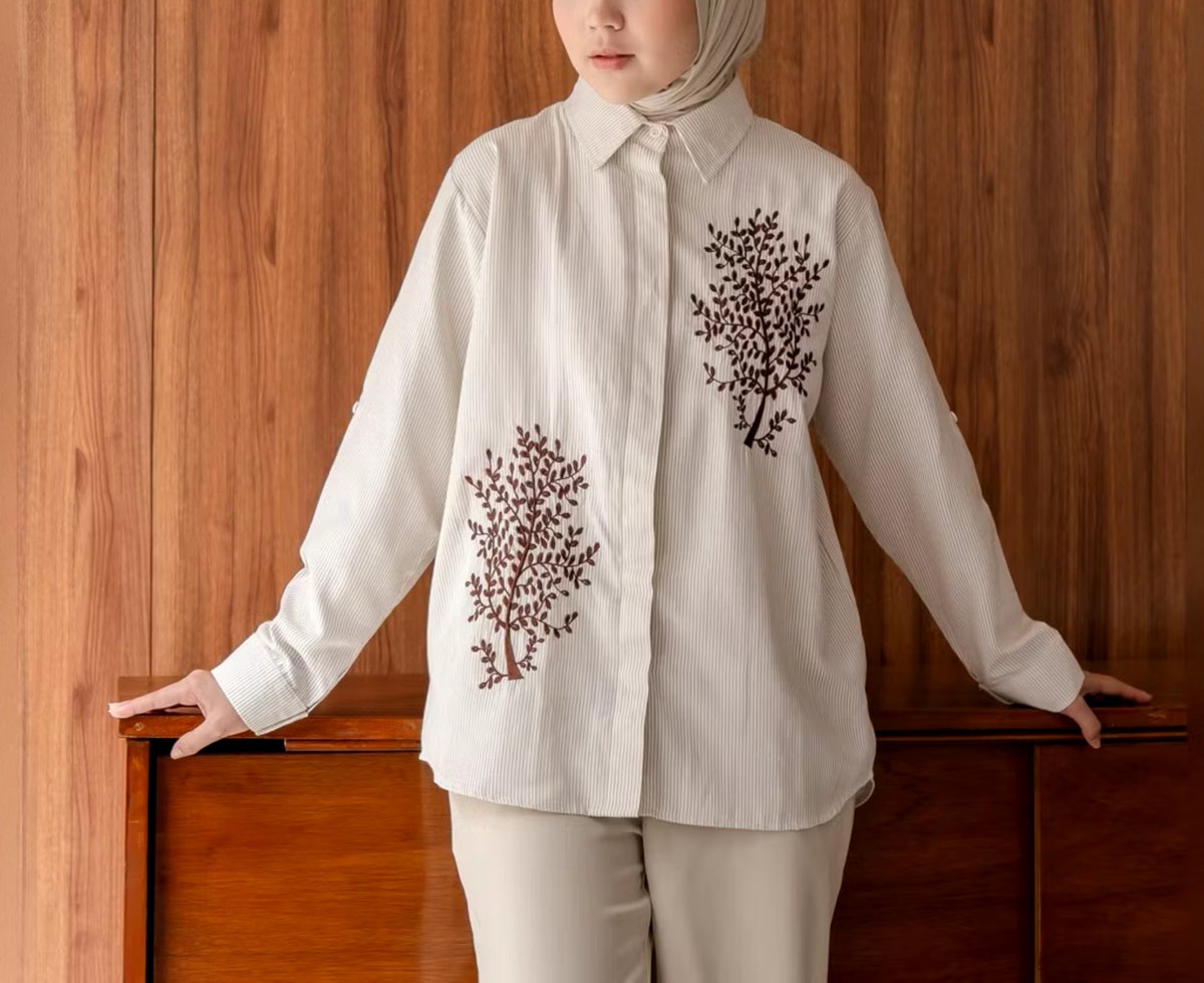myracunide's tweet photo. Nggak perlu outfit ribet kalau kemejanya udah secakep ini.
#kemejawanita #kemejastripe #outfitidea #ootd #racunshopee https://t.co/tfCZ6tsY8D