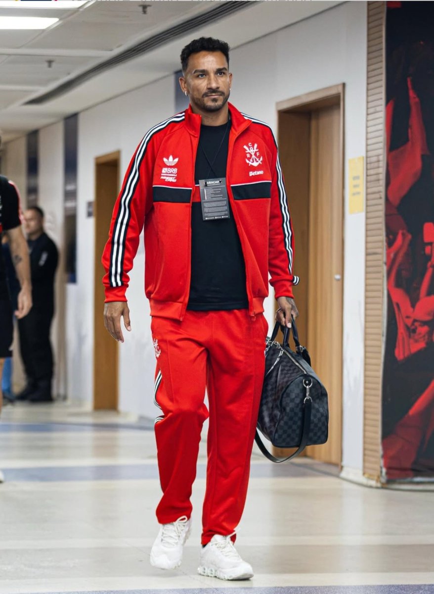 verlan_silva's tweet photo. Que agasalho lindo da porra emm
@2DaniLuiz  , vc deveria me dá de presente ❤️🖤 eu pago o frete kkkk https://t.co/JEgLRqk8oG