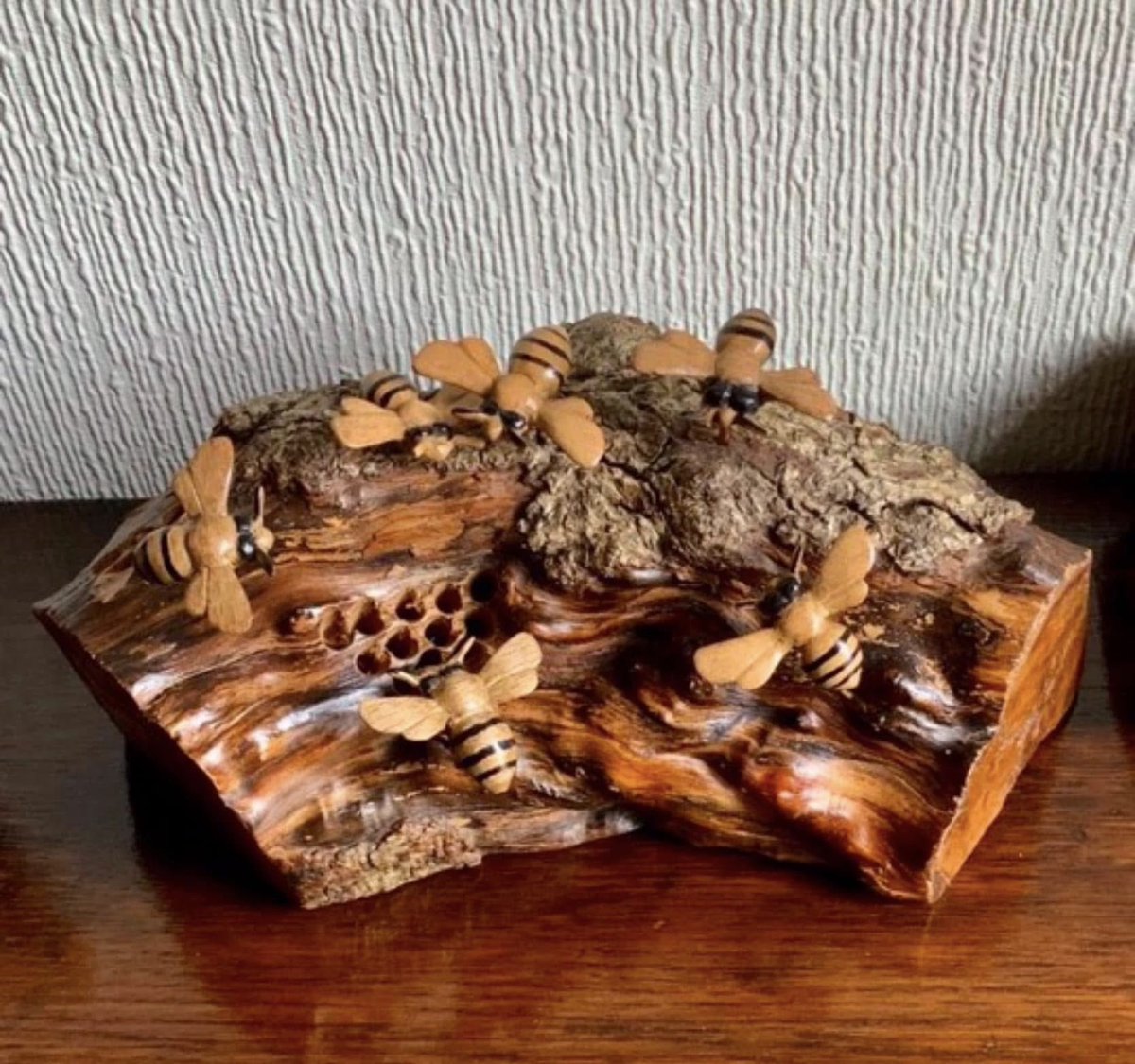 techeneek's tweet photo. Bees why bee cause I was asked if I’d ever carved one no was the answer &amp; that’s why I took up the the challenge of making a pendant for her then i went a bit bonkers &amp; made quite a few ending with a wild bee hive so that’s me finished with bees 🐝 🙄 https://t.co/kS2pQLbLDL
