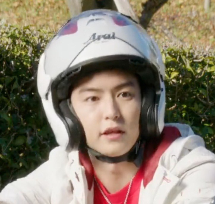 kamenridervalen's tweet photo. please keep putting kamen riders in helmets that squish their cheeks and make them look round and cute thank you toei https://t.co/FTUIz8pIYz