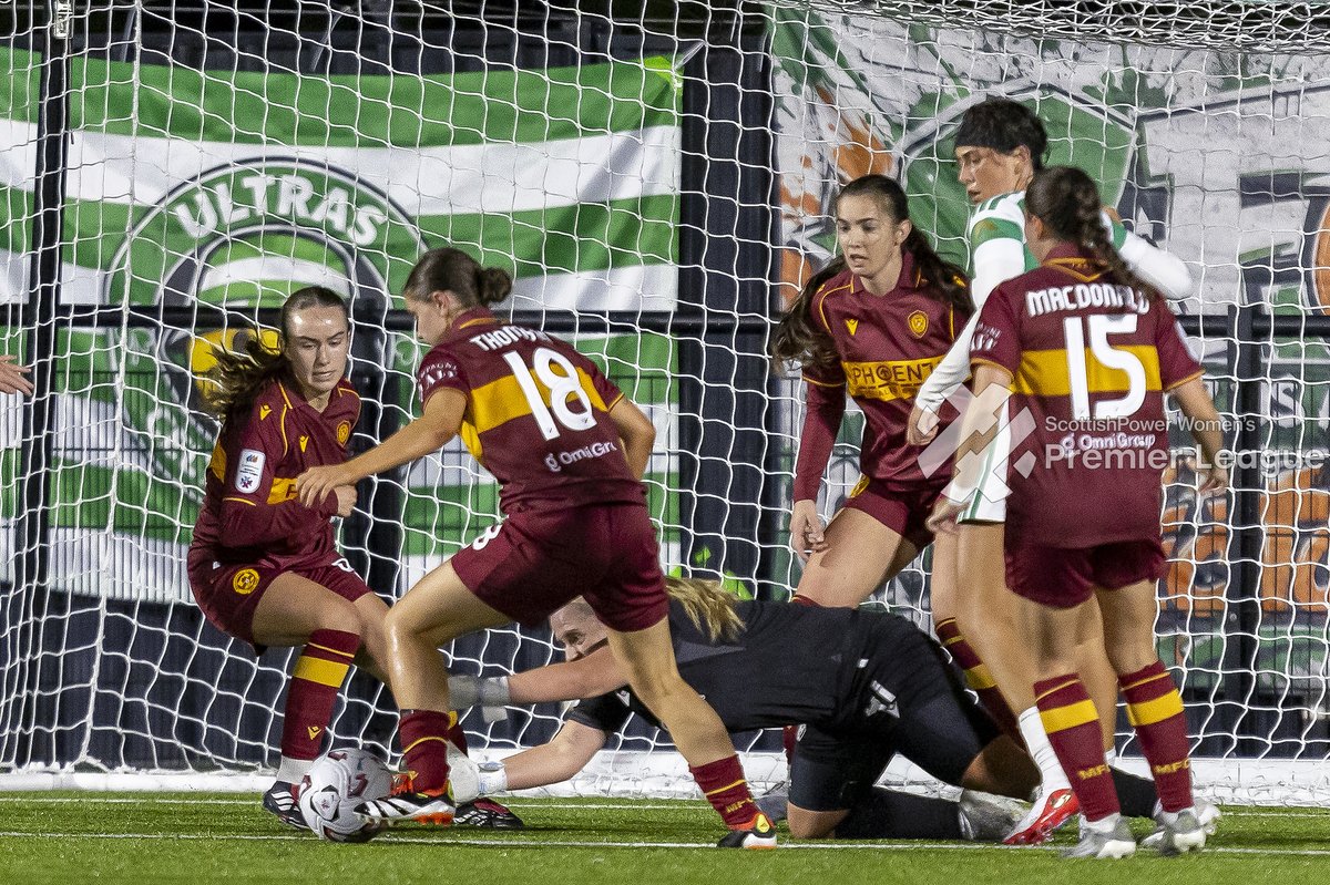 CollargeImages's tweet photo. Friday night under the lights at the Kirkintilloch Community Sports Complex for the @ScottishPower @SWPL where a late @Shannon71299 goal gave @CelticFCWomen all 3 points breaking the hearts of a steadfast @MotherwellWomen side #LateWinner #sportsphotography #football #sports https://t.co/Dml2DGmHRV