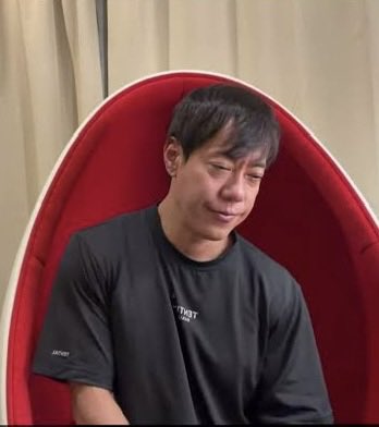 elite__man's tweet photo. 【話題】「1日30分睡眠」で知られる堀大輔さん、経歴が凄すぎると話題に

・高校卒業後、音楽活動
・油絵画家として活動
・ギター職人を約3年
・化学機械メーカーでプラント設計
・「速読の達人」としてNHK出演
・独立して会社を設立
・ショートスリーパー育成事業を展開
・40代でベストボディ・ジャパンにも挑戦

→画家、職人、会社員、経営者、ショートスリーパー、ボディメイクまで経験

42歳でこれだけのことに挑戦している行動力、素晴らしいですね！