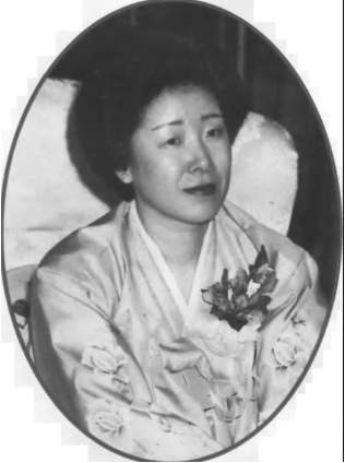 GarrattNew's tweet photo. In June 1976, True Mother gave us members money for our lunch. I felt her love 100%, but thought, "Mother must get decent sleep... She looks so fresh". But Father wrote that, like him, she only got 2-3 hours of sleep every night. She was radiant with God's love and True Father's love.