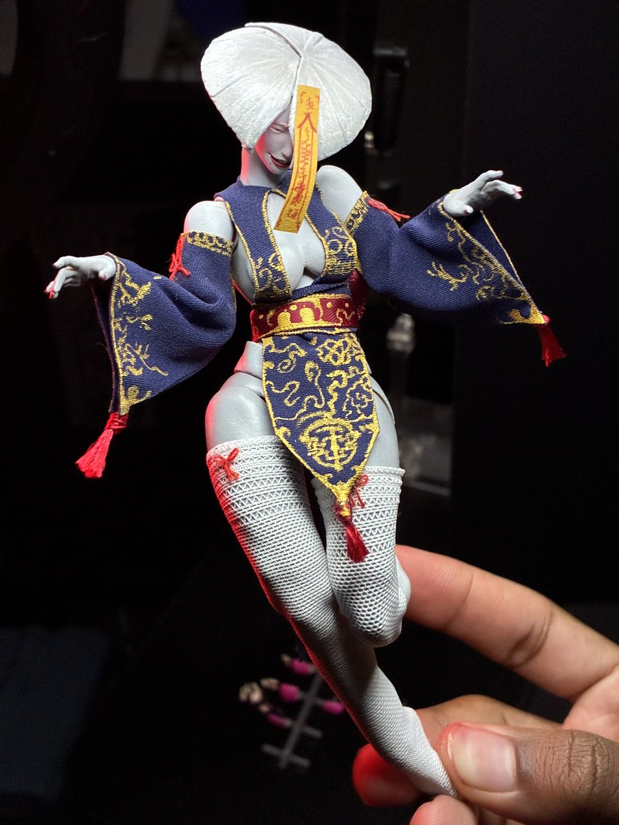 KingOmar11_'s tweet photo. Here’s a Jiangshi AKI I made inspired by one of @jcn8546013’s artworks and some standard Jiangshi artworks I found while looking for references. 

(I was too lazy to make a hat🙏)

Currently working on a Hsien ko inspired outfit rn…
#SF6 #aki #阿鬼 #街霸6 #SF6_AKI https://t.co/PfKVxdjL52
