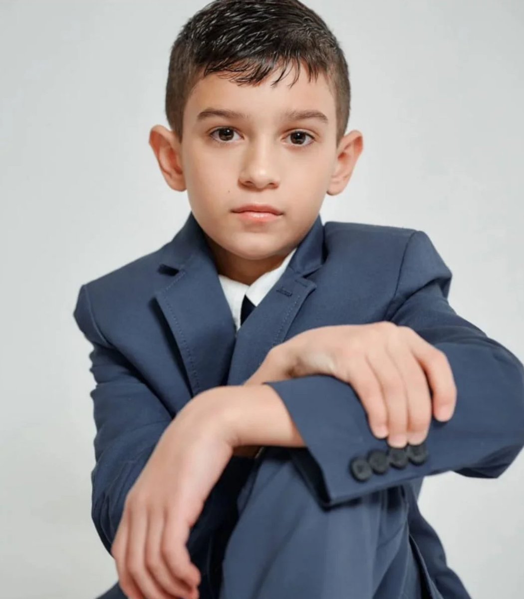 pubity's tweet photo. A 13 year-old boy genius with an IQ of 168 has been accepted into New York University's Masters program.

Joe Petraro-Hyppolite has also beaten cancer, become a junior firefighter, has a black belt in Karate, and did all of this while dealing with Tourette's. https://t.co/64N66J11Ma
