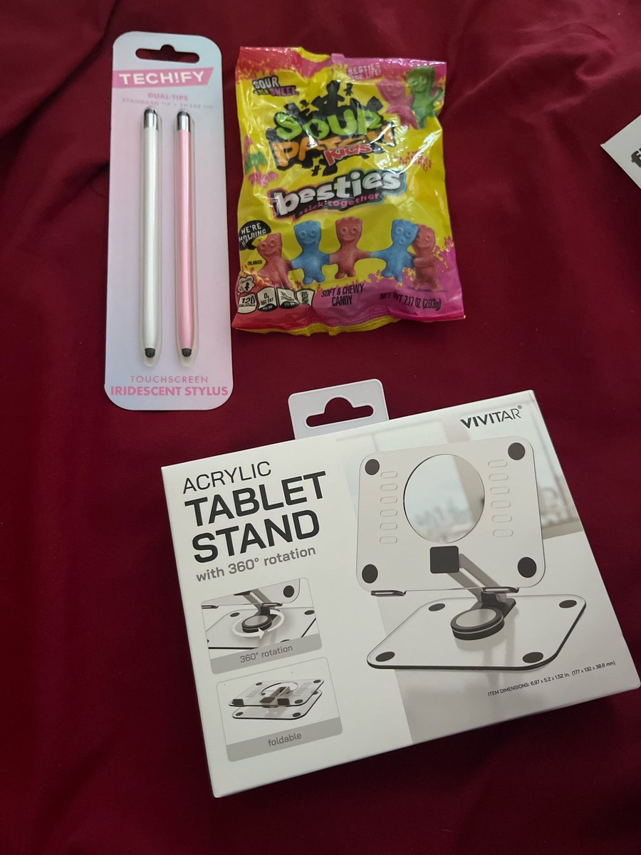 wvlfmillz's tweet photo. got pencils for my iPad, a iPad stand and sour patch my faaavorite!!! https://t.co/IyHVCOvhv4
