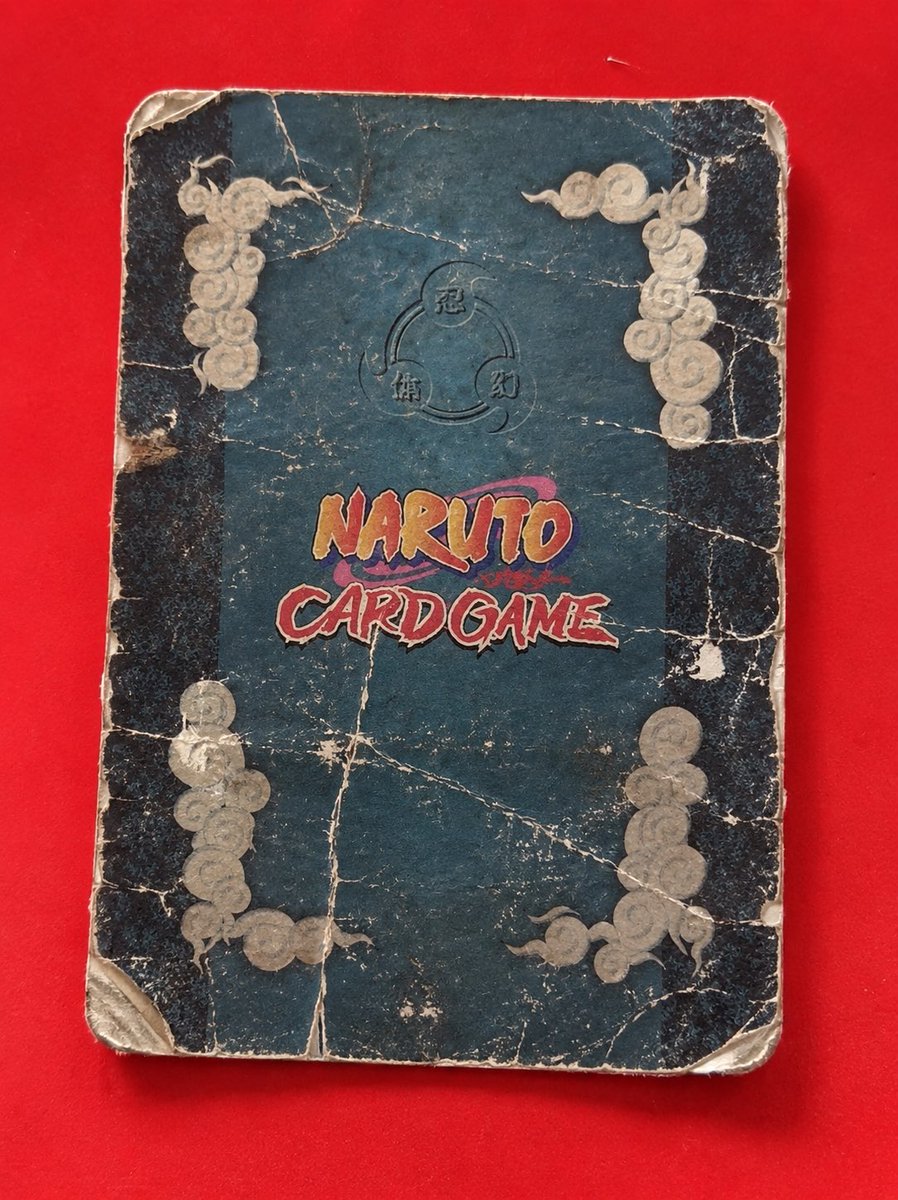 narutore_ch's tweet photo. 「NARUTOカードはまだ焦って買わなくていい」
ってよく聞くけど、自分はちょっと違うと思ってます🍥

本当にみんなが欲しくなるようなカードって、
気づいた時には美品が全然ない。

昔のカードだからこそ、残っていても傷ありばかり。
「値段が上がってから買えばいい」では、美品はもう手に入らないかもしれない。

だから自分は、
「これ欲しい！」と思ったカードが手の届く値段なら買って損はないと思ってます。

高騰するかどうかより、欲しかった1枚を良い状態で持っておく。
コレクションってそれでいいんじゃないかな🍥

#NARUTO #ナルト #NARUTOカード #カードダス #トレカ #カードコレクション
