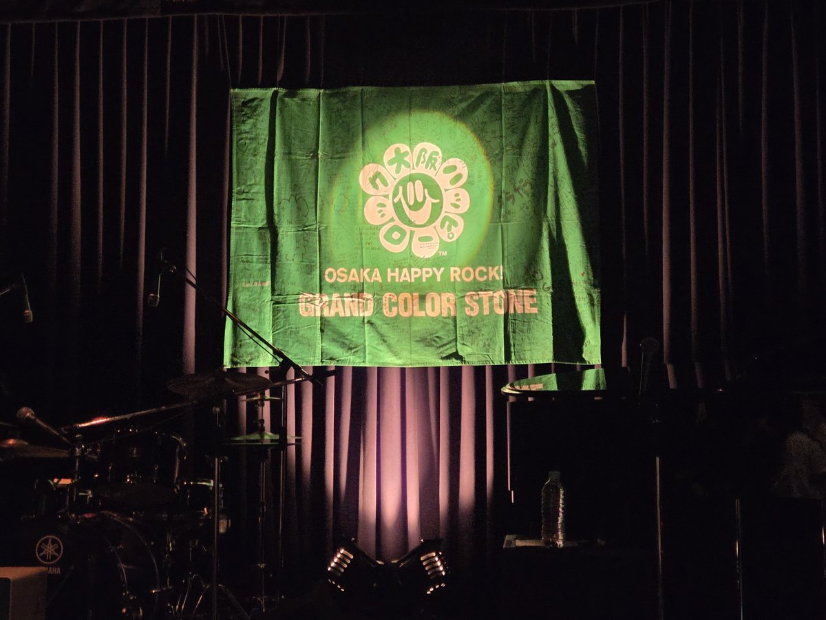 xxtomoismxx's tweet photo. GRANDCOLORSTONE22周年
本当に最高の瞬間すぎました…!!
ここに居れたことが嬉しかった☺️♡
グラカラの音がキラキラ舞う中で、みんなの声が降ってくる感覚が愛しかった。
ミントホール素敵やった。
4人が大好き。
これからの時間も一緒に過ごしたいです☺️
#GRANDCOLORSTONE https://t.co/valR4ttwex