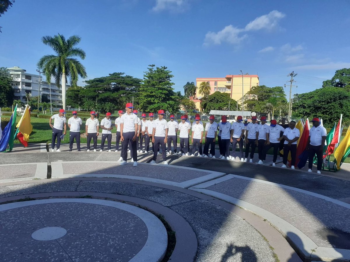 YamileRamosCord's tweet photo. Abanderado en #PinardelRío el Equipo  de Béisbol Sub 15. Jóvenes que representarán a #Cuba en el Campeonato Mundial a celebrarse del 25 de septiembre al 4 de octubre en México Yucatan.
#Cuba #PinardelRío https://t.co/pO7ihnSA2R