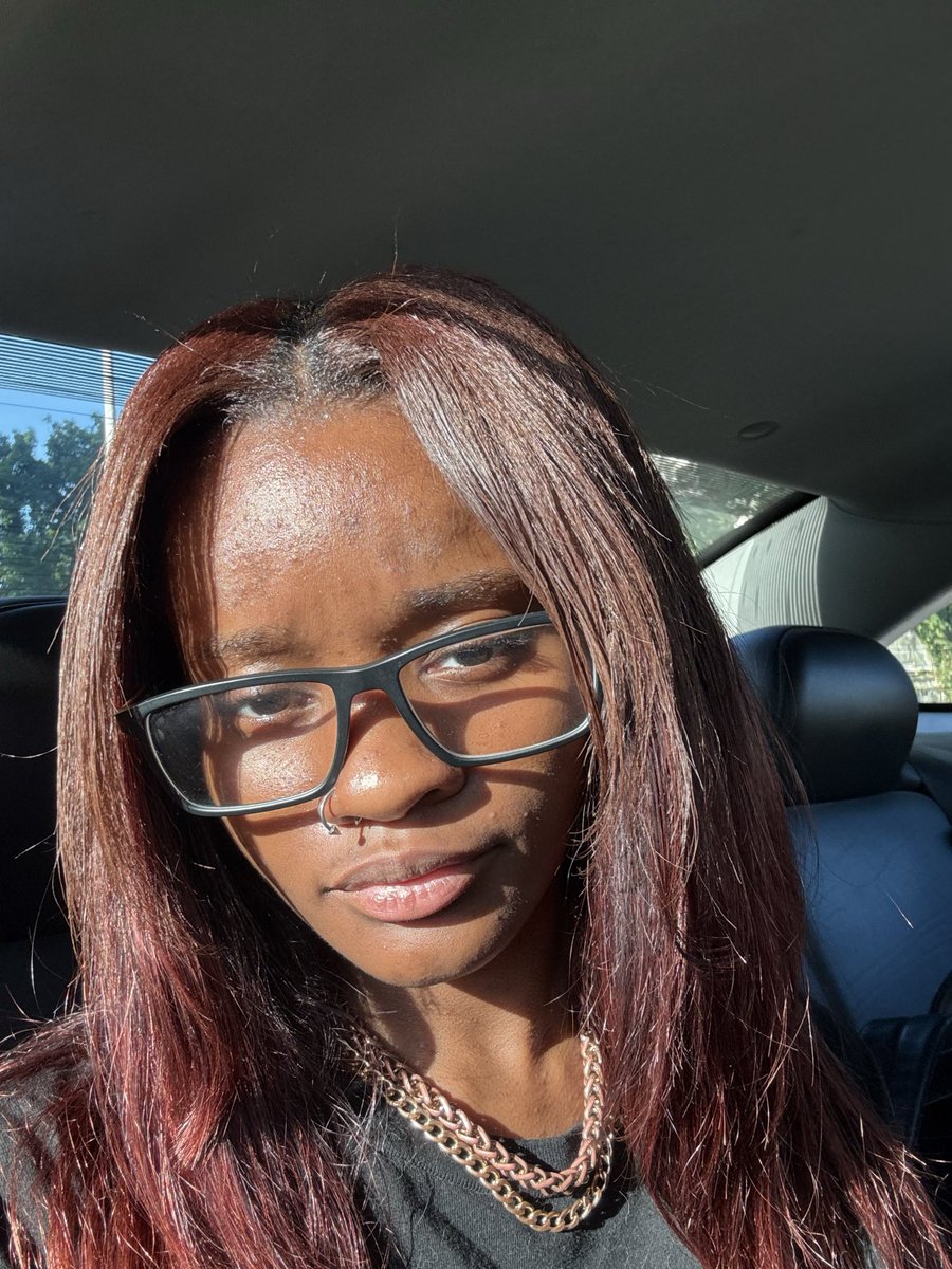keelalodonn's tweet photo. I love me with glasses🤓 https://t.co/lwhIZlTVGz