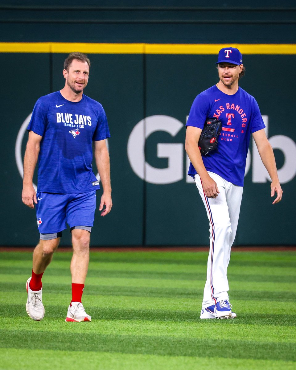 BlueJays's tweet photo. Two of the greatest to EVER do it 🤝

A special reunion between championship teammates Mad Max and Jacob deGrom! https://t.co/j05PBPYMcr