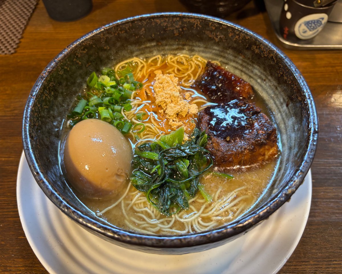 YUI98304714's tweet photo. 麺屋どらいち　小川
どらたま🍜＋替玉

店前を通ると遅めの時間帯ということもあり並びなし✌️

いつも丁寧で親切な接客な店主さん

スープはクリーミーな豚骨醤油に魚介の風味が口に広がってめちゃ美味い😋

麺はサクッとした固めの食感が楽しめスープとの絡みもバッチリ‼️

ご馳走様でした🥢 https://t.co/WQI2u9zL0c