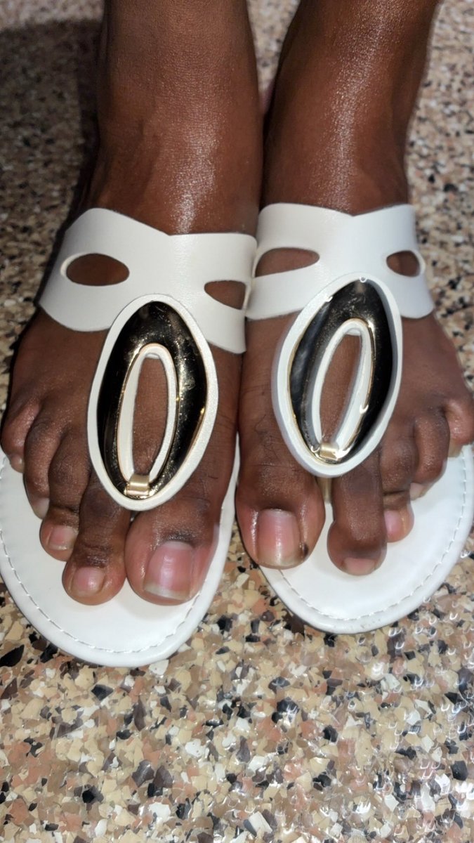 DreDreamii's tweet photo. Kneel & Drool in their Honor 💋#ebony #sexyfeet #blackfeet #toes #ebonysoles #nsfwtwtً #softfeet #worship #nsfw #ebonyfeet #giantess #sandals #Dreamii #blacksoles #chudai https://t.co/GpUaW0MzTQ