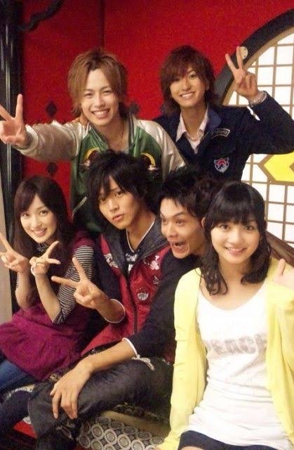 KRRicRX's tweet photo. The E N T I R E point of Shinkenger as a serie is about breaking old traditions

Is seeing this team slowly bonding with Takeru not because is their duty but because of true friendship and becoming more "themselfs" and less "Takeru personal guards", is almost fucking 2027 people https://t.co/nsiZVkb5yl