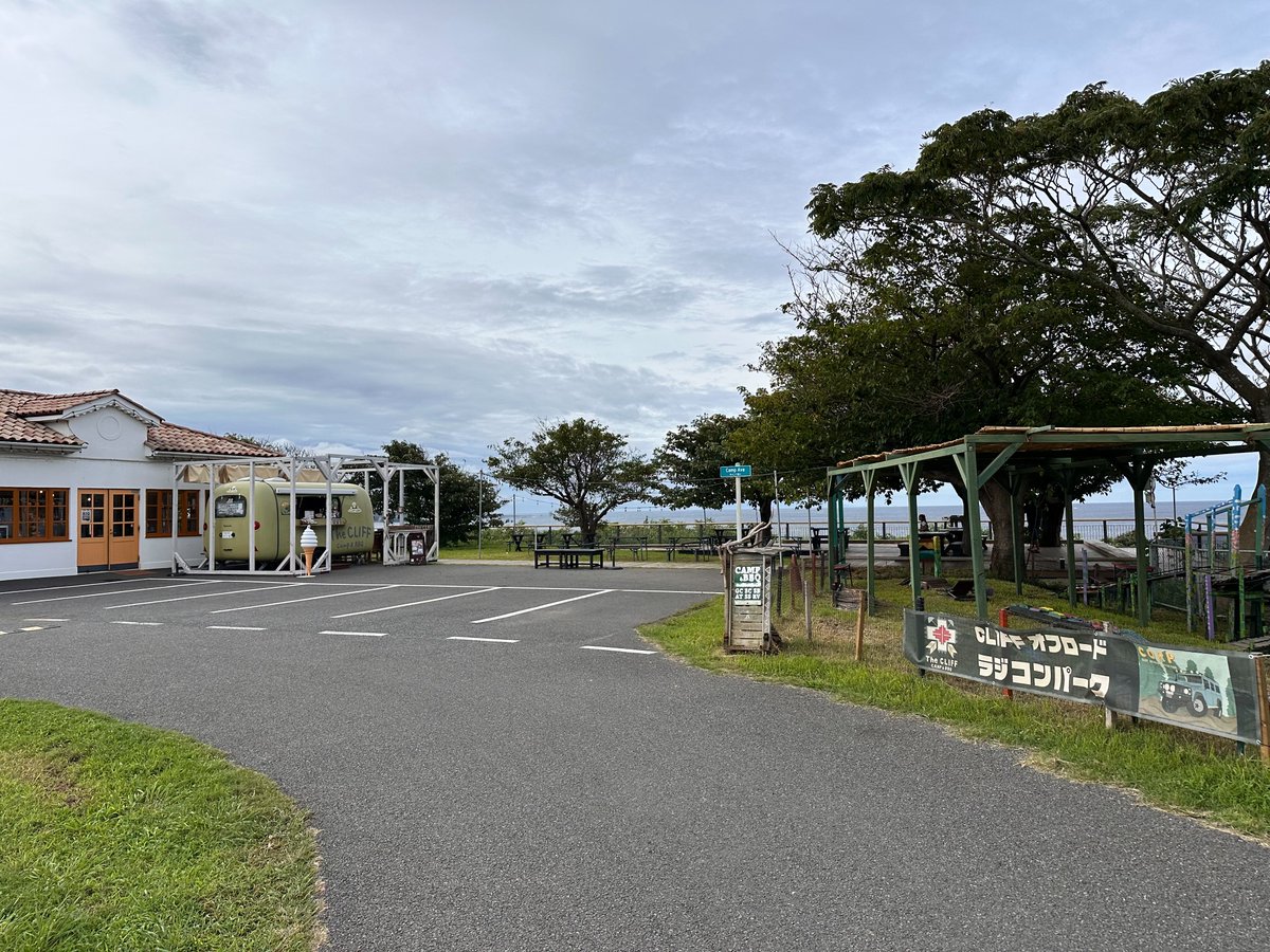 thecliff_2023's tweet photo. おはよう！シルバーウィーク
9月19日(土)のソレイユの丘　The CLIFF CAMP&amp;BBQ

本日は曇り
暑くなく寒くなく、過ごしやすい天気！

明日の天気荒天が気になりますが、
宿泊はちょっと・・・という方は、日帰りキャンプや手ぶらBBQがおススメ！

せっかくの連休、天気を見ながら遊びに来てください！ https://t.co/cLChuv3twn