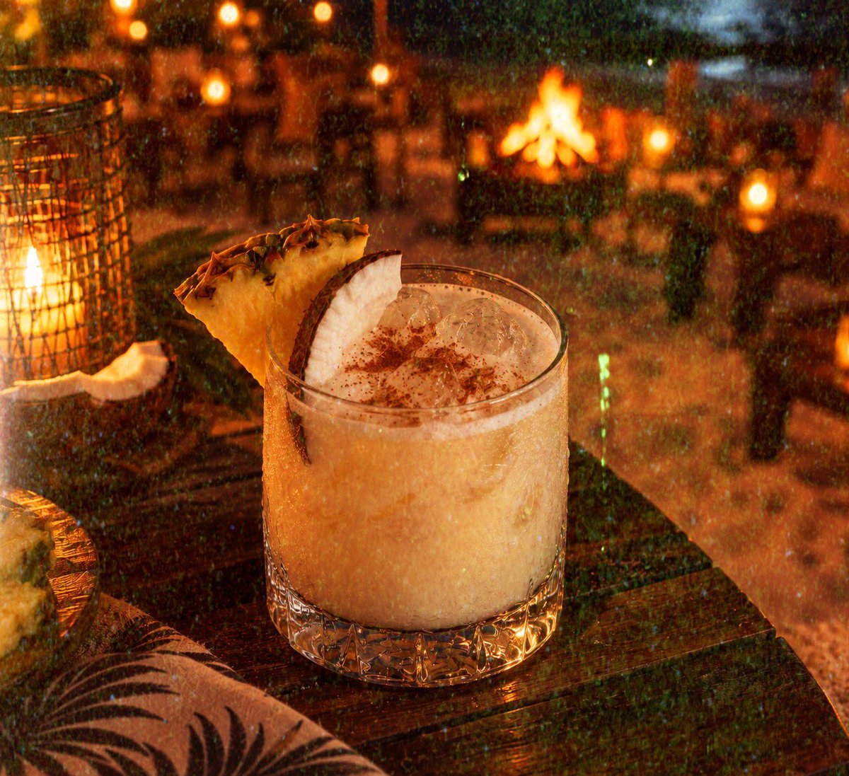 radiostown's tweet photo. 🥥 the coconut bond.

para quem: entregue a alguém que você considera parte da sua família escolhida. uma pessoa que conhece suas versões mais sinceras e que você sabe que estaria ao seu lado quando precisasse. https://t.co/vnbbdsDYpF