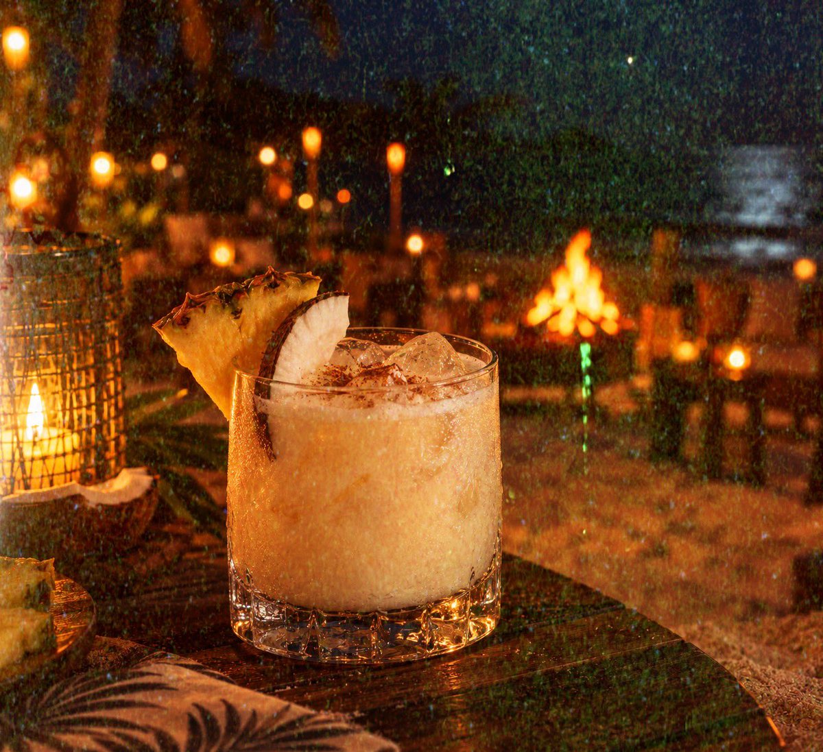 radiostown's tweet photo. 🥥 the coconut bond.

para quem: entregue a alguém que você considera parte da sua família escolhida. uma pessoa que conhece suas versões mais sinceras e que você sabe que estaria ao seu lado quando precisasse. https://t.co/vnbbdsDYpF