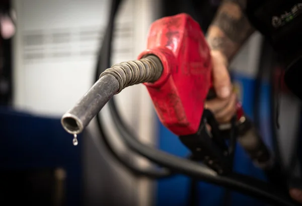 Metropoles's tweet photo. ⛽ COMBUSTÍVEIS | Diesel chega a R$ 7,13 e atinge maior preço no Brasil desde maio, diz ANP

Levantamento da agência, divulgado nesta sexta-feira (18/9), mostra que o preço médio do diesel S-10 chegou a R$ 7,13 por litro https://t.co/FrQmoEY6o2