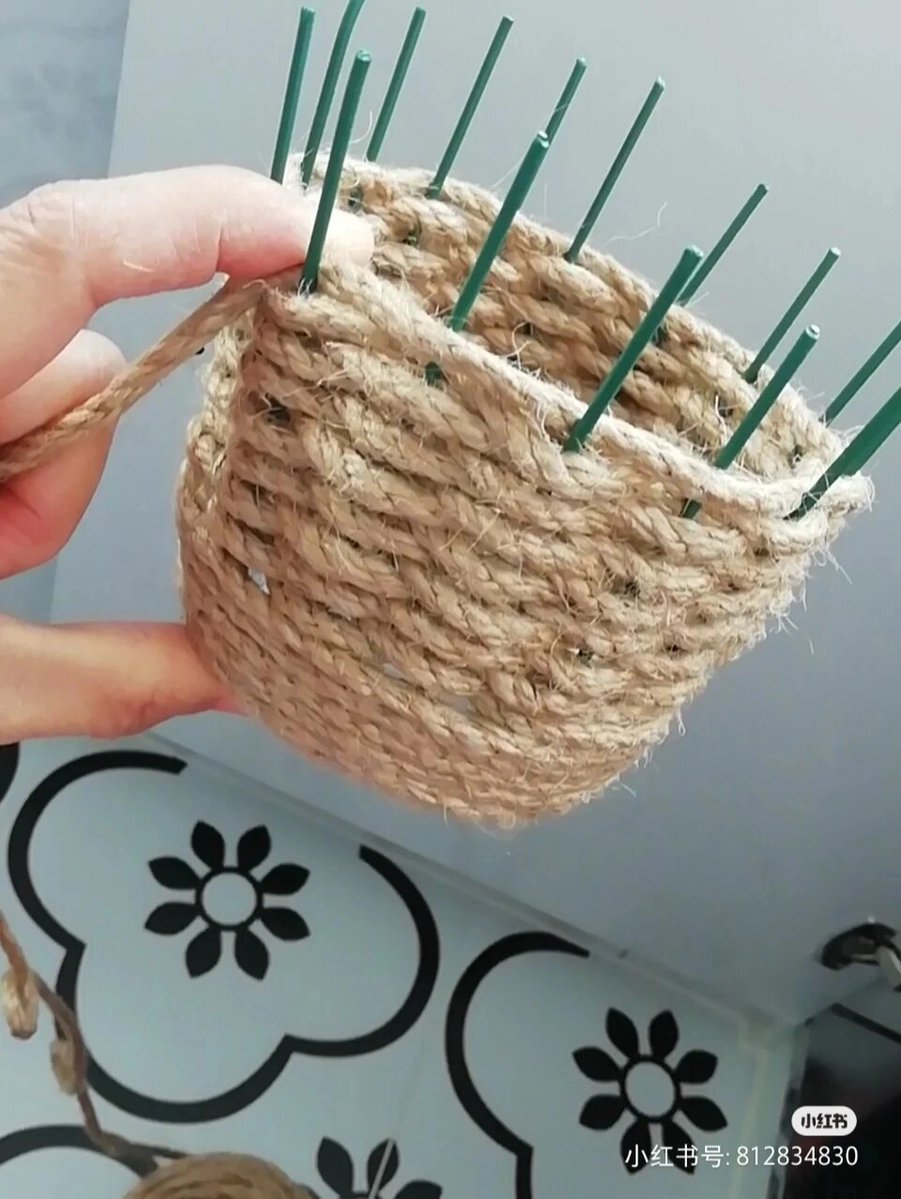 aeloc299992's tweet photo. Just finished my tiny macramé plant hanger for the windowsill! It only took 30 mins and adds such a warm, cozy vibe to the space https://t.co/rTLICeg7YC