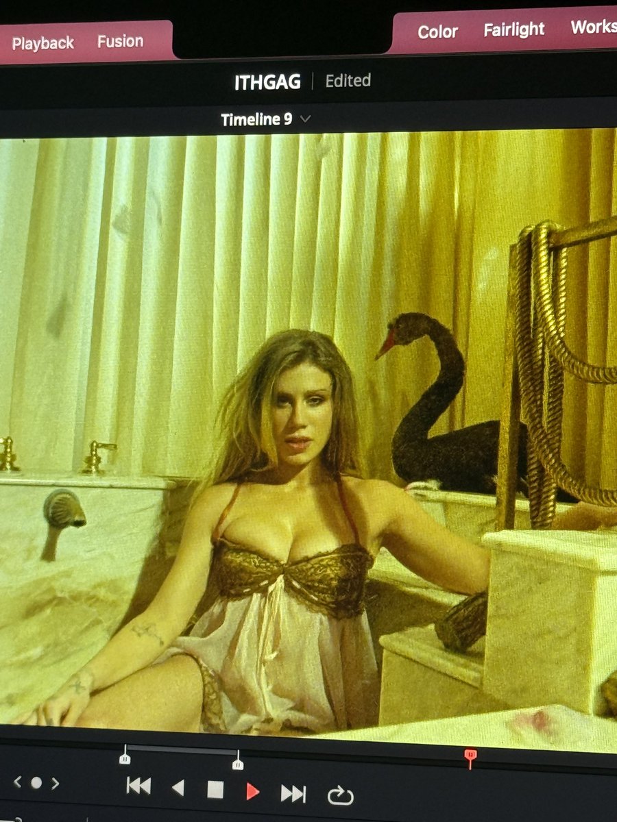 slayyyter's tweet photo. i think i got another https://t.co/7fPLX8F79l