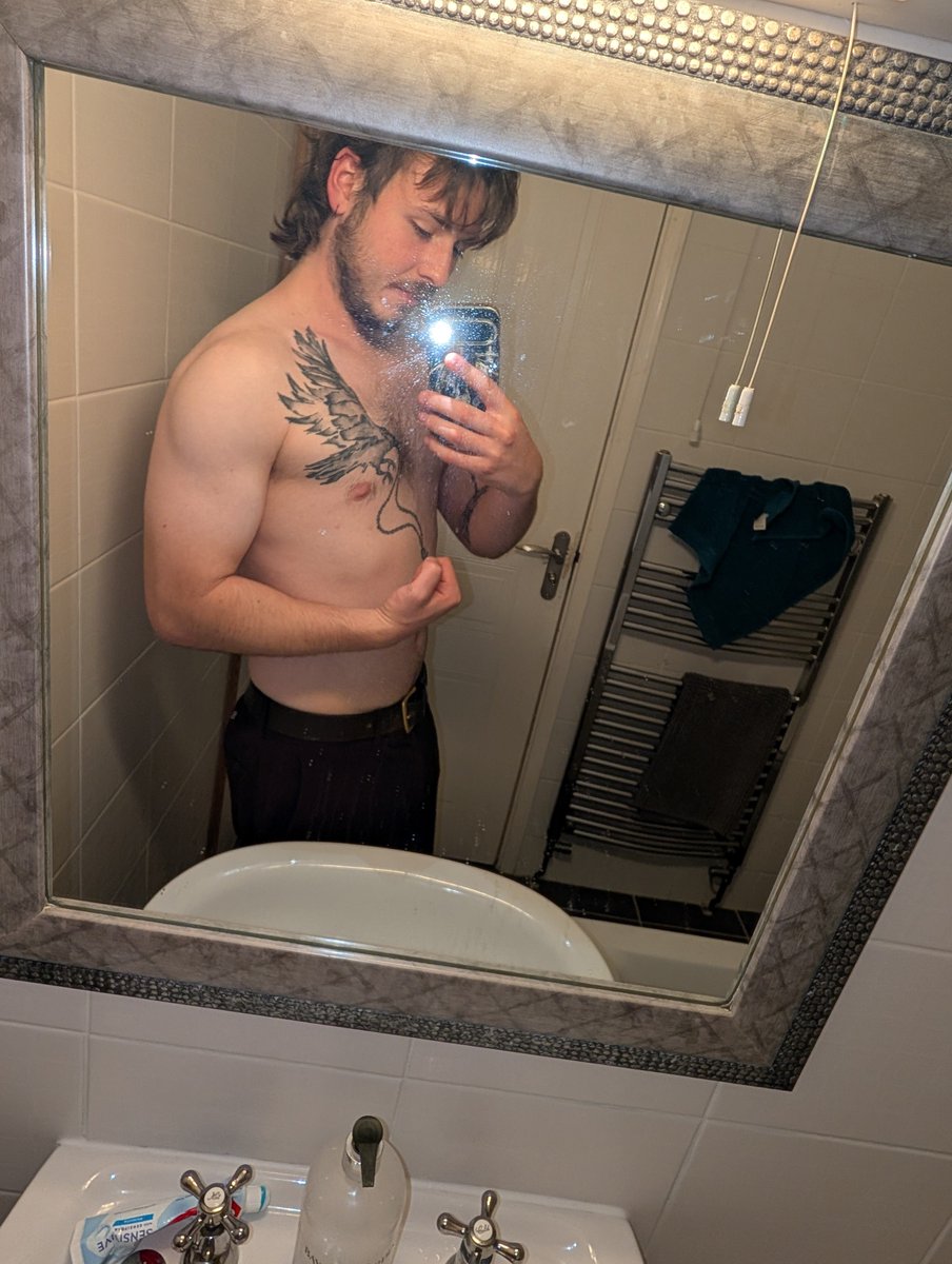TreeFrogDreamer's tweet photo. Had a good gym sesh today absolutely murdered my lower back though.
Pump check ⛽

#nsfwtwt #nsfwtwtﾟ https://t.co/6lV4ARVFDK