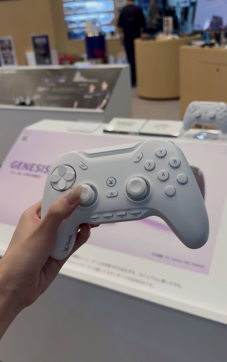 miiamo_official's tweet photo. AndGAMERブース(@AndGAMERInc )で超話題の真っ白GENESISを実際に触ってきたよ❕🎮

TGS期間と合わせて先行販売中なんだって👀‼︎

数量限定だからいち早くゲットしたい方はお早めにブースに立ち寄ってみてね🤍
#TGS2026 #AndGAMER https://t.co/6QnDqyAJtu
