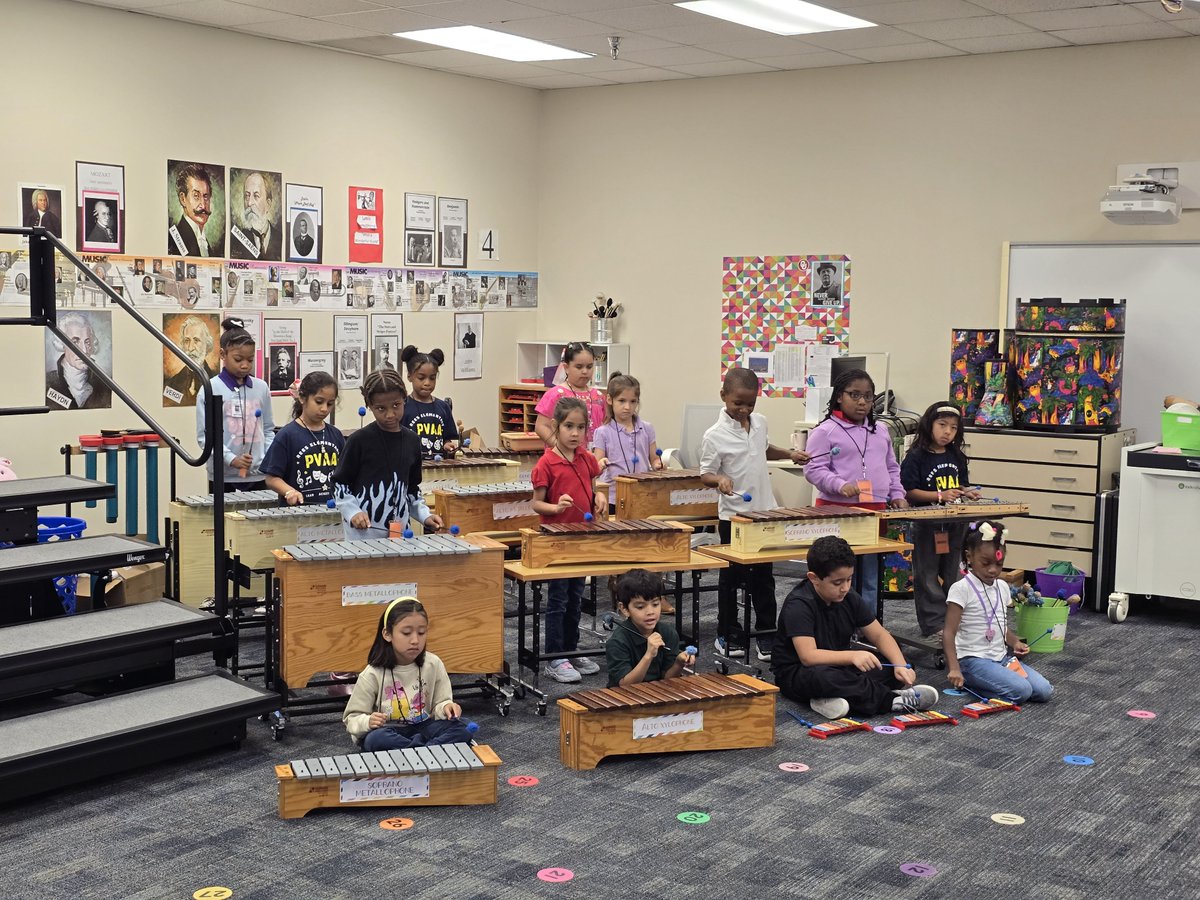 ReesStars's tweet photo. 🌟 Week 1 of Connect, Create &amp; SHINE is complete! Our Rees Stars have been excited to start their mornings creating, moving, exploring &amp; having fun through Morning Enrichment! 🎨🎶💃🏽🎭
#ReesPVAA #YouBelongHere #AliefISD https://t.co/DO3g79dAmV