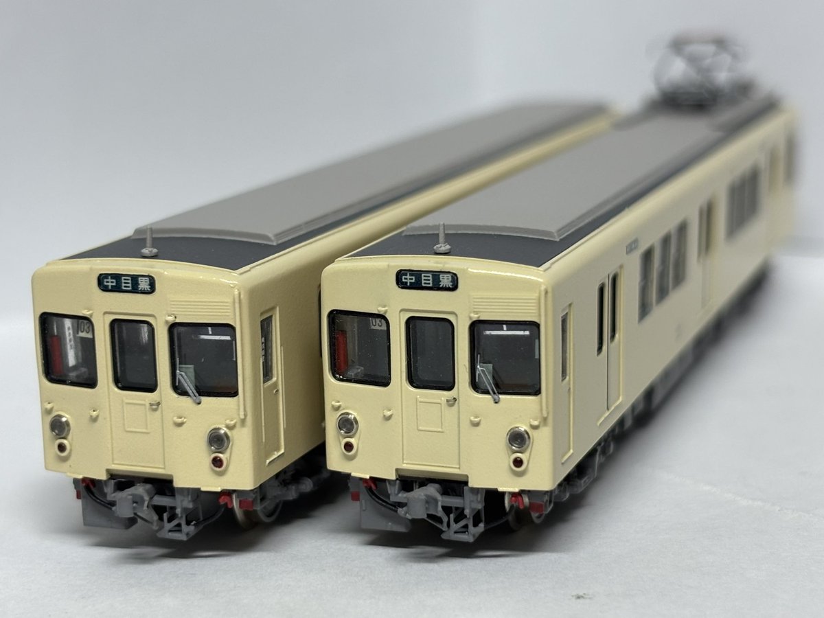 chiba_minato201's tweet photo. GM東武2000系が完成しました✌️
以前クロポから発売されていたキットです。

主に前面周りの加工が中心で
@MODEL75990061 / @factorail をパーツを使用。
IRアンテナは自作です。

床下はそれらしく並び替え、仕様の違う中間2両はキットのままなのでタイプです。 https://t.co/G3LrLc532p