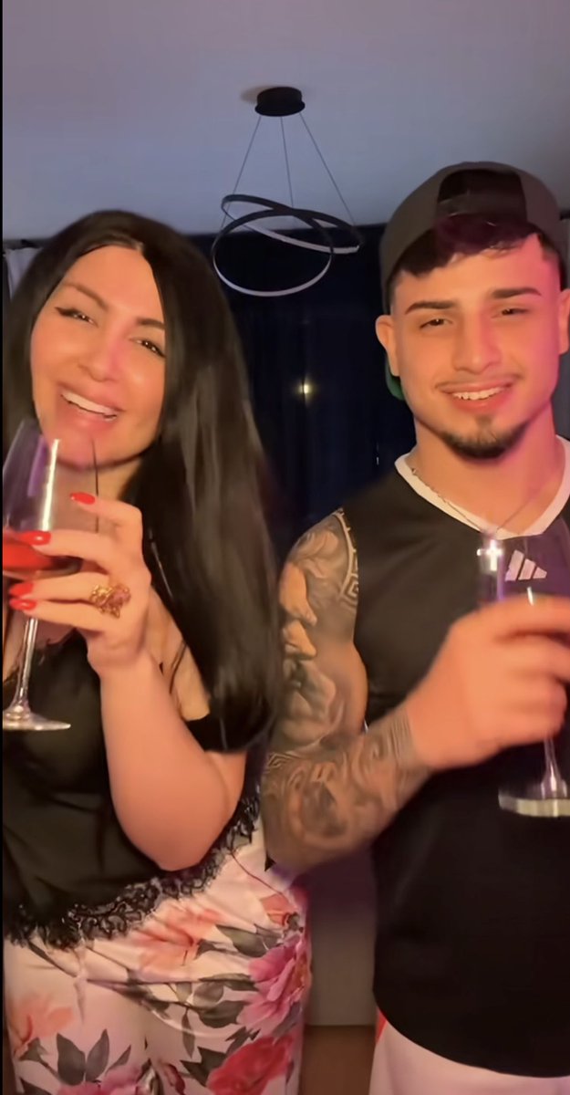 g1blii's tweet photo. @Pesvl @nonytso تخسي يا ابن الكلب شكلك نسيت الممثلات الابىاحيات ميرا النوري والينا انجل فخر العراق 😍 https://t.co/NWHMtOnKPS