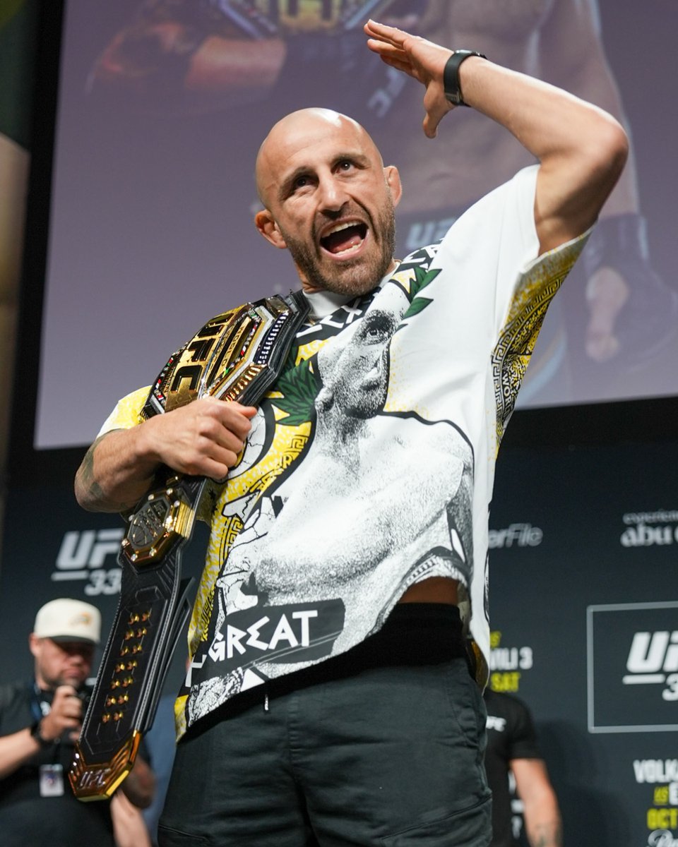 ufc's tweet photo. FOR FEATHERWEIGHT GOLD 🏆

@AlexVolkanovski vs @MovsarUFC 

[ #UFC333 LIVE OCT 24 on @ParamountPlus | @VisitAbuDhabi | @InAbuDhabi | #InAbuDhabi ] https://t.co/H7Uw2dZSSK