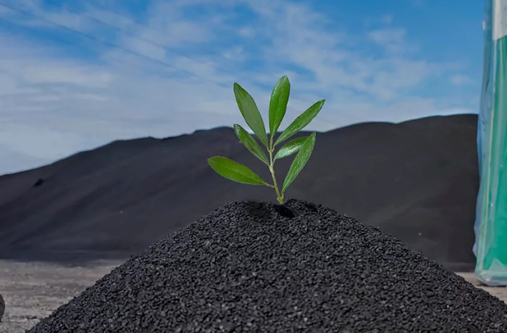 JeminaRubith's tweet photo. 🌱🧱 BIOCHAR: EL CONCRETO QUE ATRAPA CARBONO
Mezcla de hormigón con carbón vegetal que convierte edificios y puentes en trampas que absorben CO₂. 🏗️💨
Enlace: https://t.co/zDYXsHk6Hx 
#MAPGIC @vyepesp @CaminosUPV https://t.co/xwMWk0GtDE