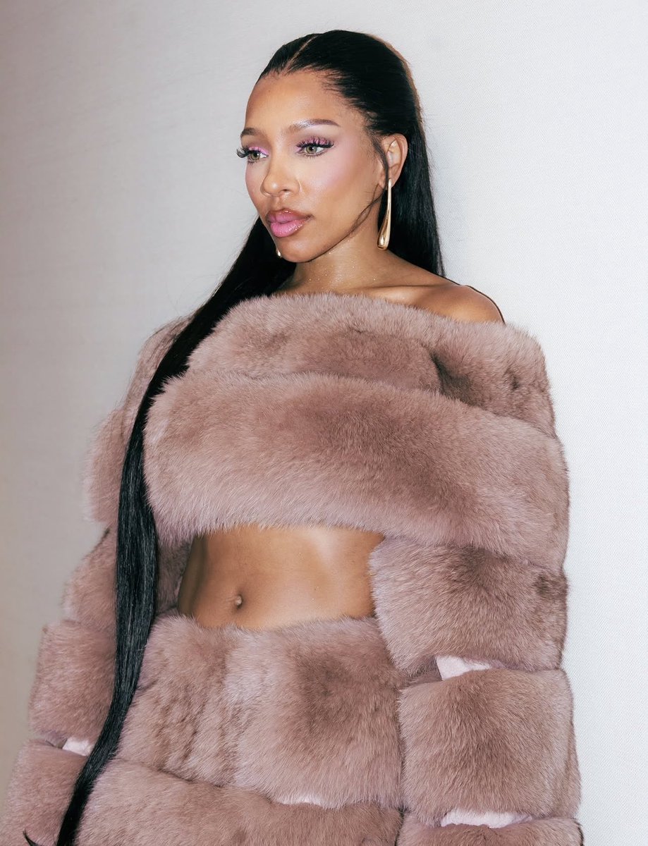 SunnyBanks_'s tweet photo. Lil Mama looks so great in this Fox Fur set 😍 she ate this look up! https://t.co/y4TI408IuR