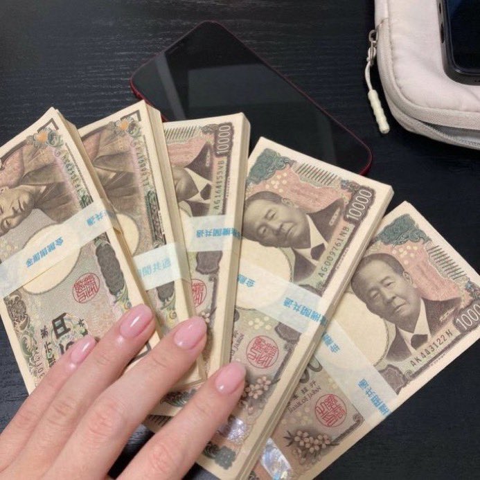 Yanomki's tweet photo. みんな正直に教えて…！
1ヶ月の生活費、いくらあれば足りる？😭
①10万円
②20万円
③30万円
④100万円
リプ・DMで本音聞かせて🫶🏻
みんなの回答知りたい！ https://t.co/BNc7AiOb9l