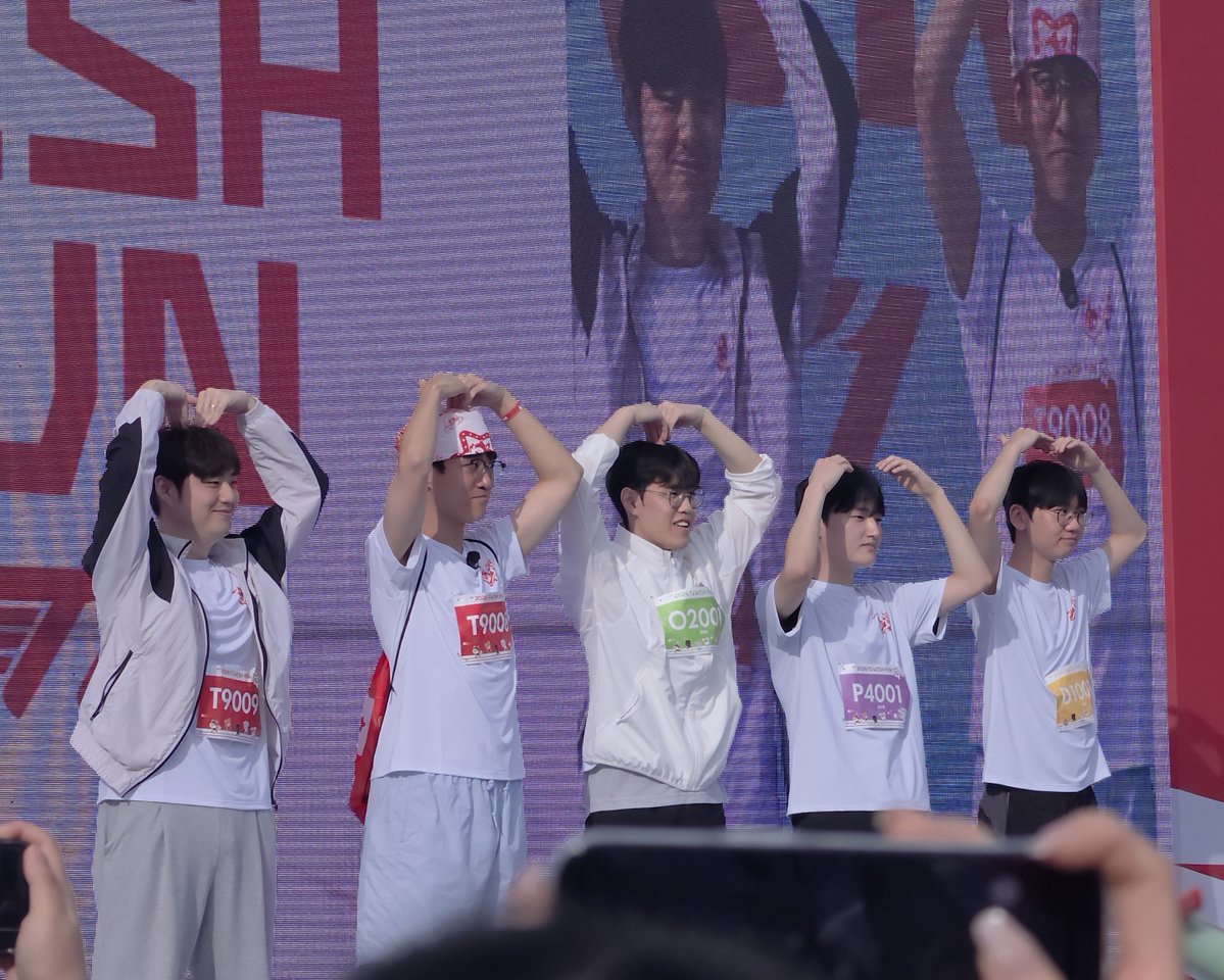 ddaloversclub's tweet photo. 아직도 믿기지 않는 중 https://t.co/2McsmOAv8Y