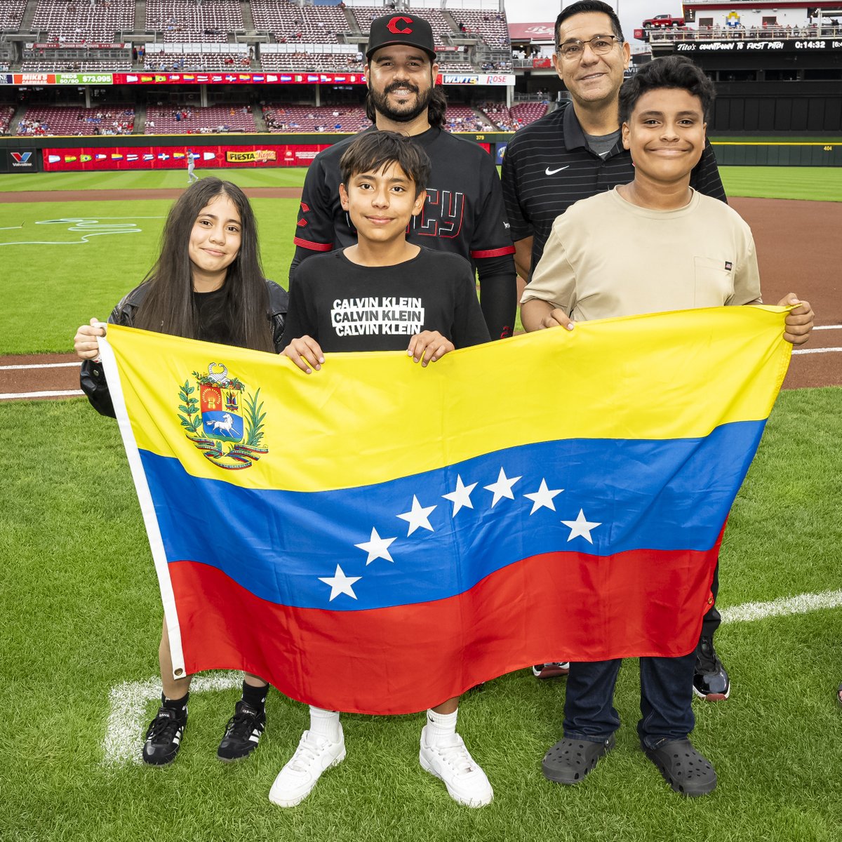 Rojos's tweet photo. ¡Representando nuestras raíces!

🇩🇴🇨🇺🇻🇪🇲🇽🇵🇷 https://t.co/8bMyBgUBJ6