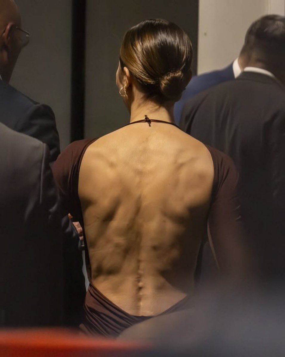beabluntw's tweet photo. #needthat
(Emily Blunt's back muscles) https://t.co/CawFeJC2WO