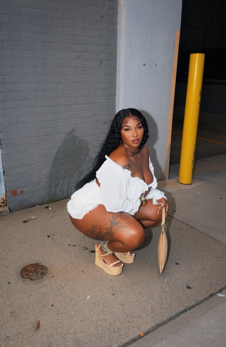 Hersheylust's tweet photo. 🤍🍫🫶🏾✨ Coco Butter
#hersheylust #blackgirlmagic #straightstuntin #BeautyCraftedinTime #LoveFromHere #vibes #imHer https://t.co/5RGnoKfWpO