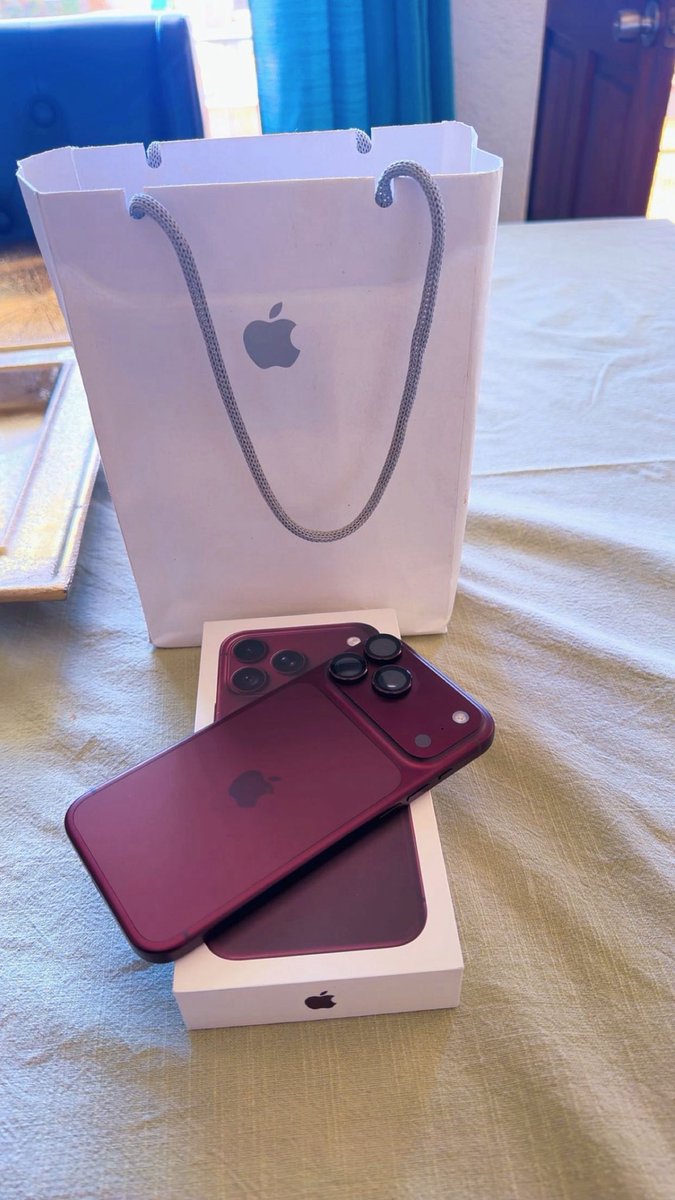 techbuket's tweet photo. my iphone 18 pro max color burgundy 🤩🤩 https://t.co/Qdx3R8Fxft